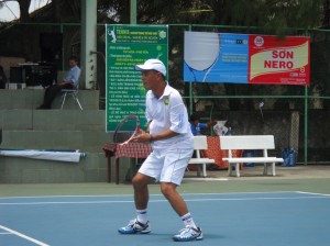 Tham-gia-tai-tro-giai-tennis-nganh-VLXD-nam-2013-tai-Tuy-Hoa-Phu-Yen-4-300x224